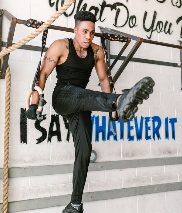 Man performing a controlled strength exercise in a focused environment.